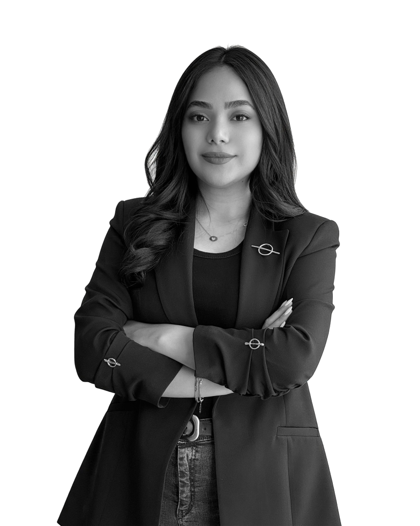 ندا هاشمپور مدیر دفتر و سرپرست بخش طراحی